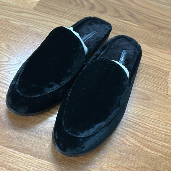 Banana Republic Black Velvet Faux Fur Mule Size 7 - Picture 5 of 9